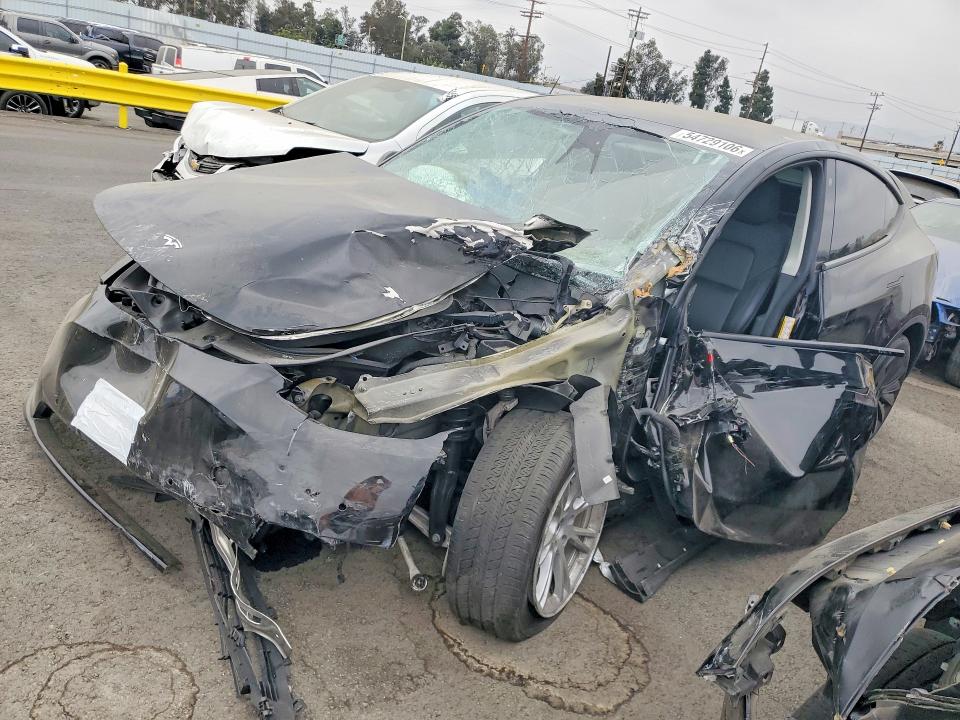 54729106 :رقم المزاد ، 7SAYGDEE6NF555153 vin ، 2022 Tesla Model Y مزاد بيع