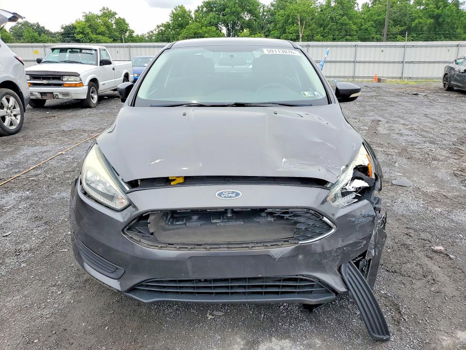 59113076 :رقم المزاد ، 1FADP3F2XFL229452 vin ، 2015 Ford Focus مزاد بيع