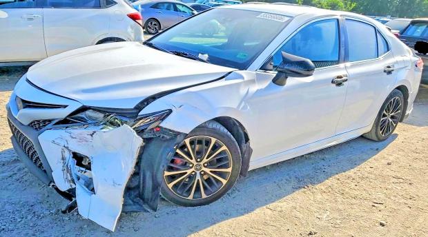 Auction sale of the 2018 Toyota Camry, vin: 4T1B11HK8JU601647, lot number: 55356606