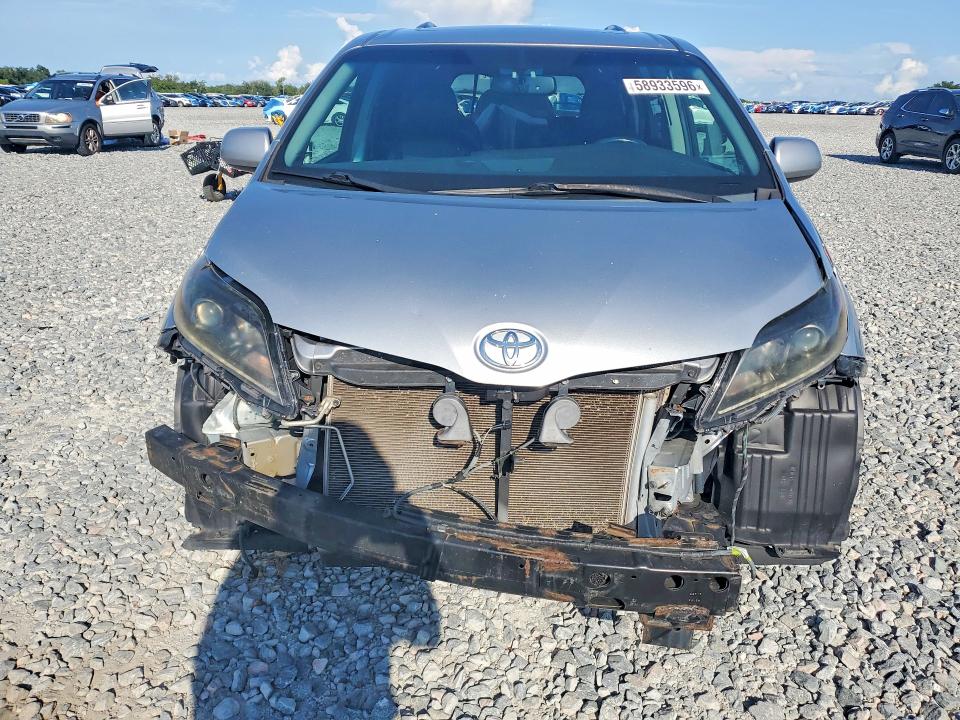 2015 Toyota Sienna მანქანა იყიდება აუქციონზე, vin: 5TDXK3DC0FS653108, აუქციონის ნომერი: 58933596