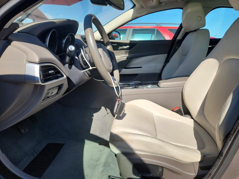55687286 :رقم المزاد ، SAJAJ4BVXHA973363 vin ، 2017 Jaguar Xe مزاد بيع