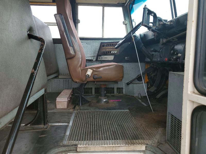 56266546 :رقم المزاد ، 1HVBAZRM5PH523035 vin ، 1993 International 3700 مزاد بيع