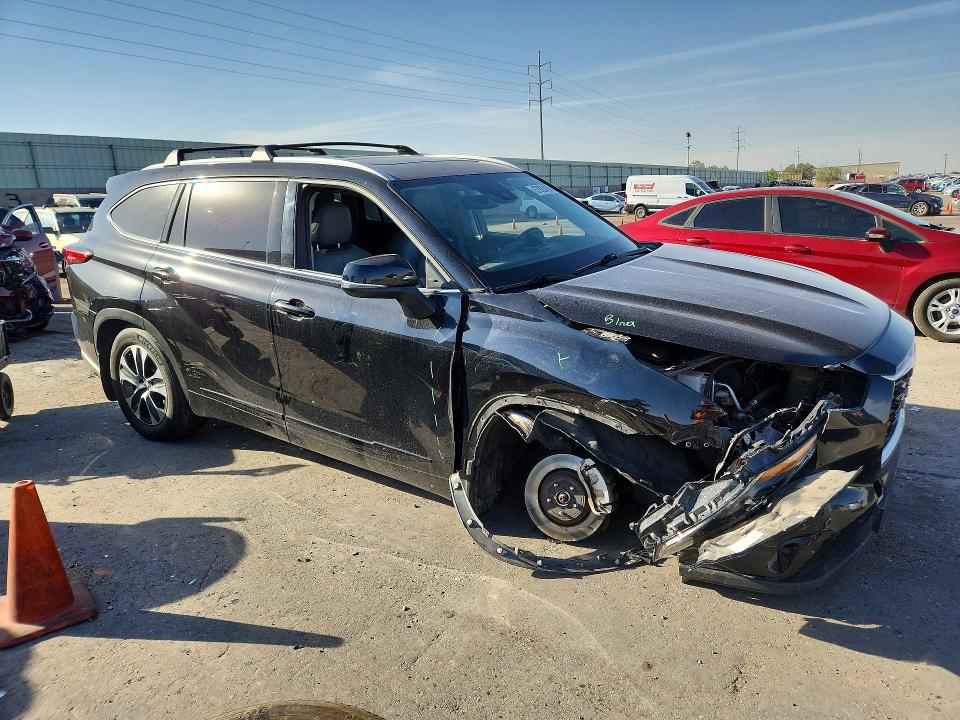 Продажа на аукционе авто 2022 Toyota Highlander, vin: 5TDHZRBH1NS245443, номер лота: 57923426