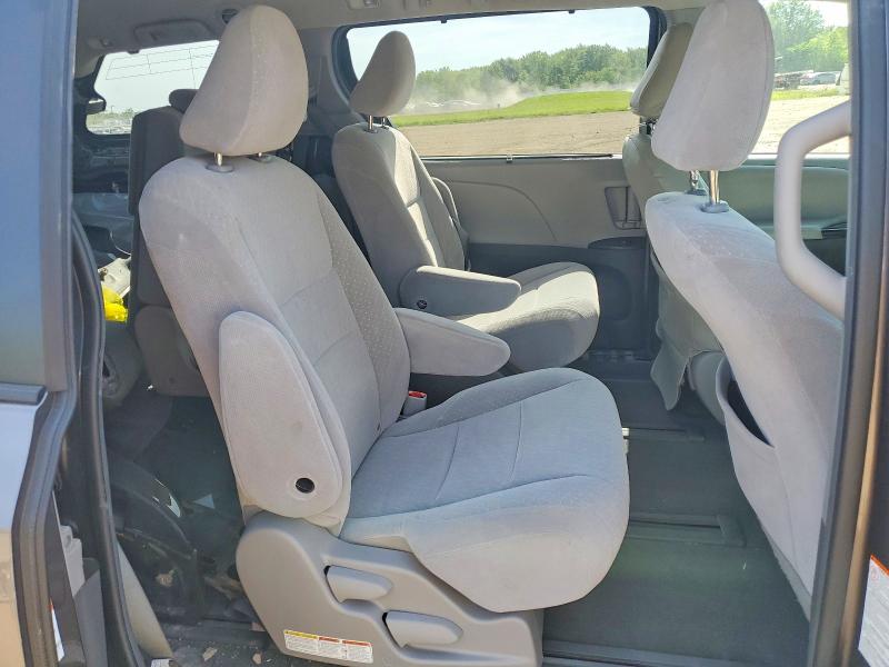 56058626 :رقم المزاد ، 5TDJZ3DC5HS153918 vin ، 2017 Toyota Sienna مزاد بيع