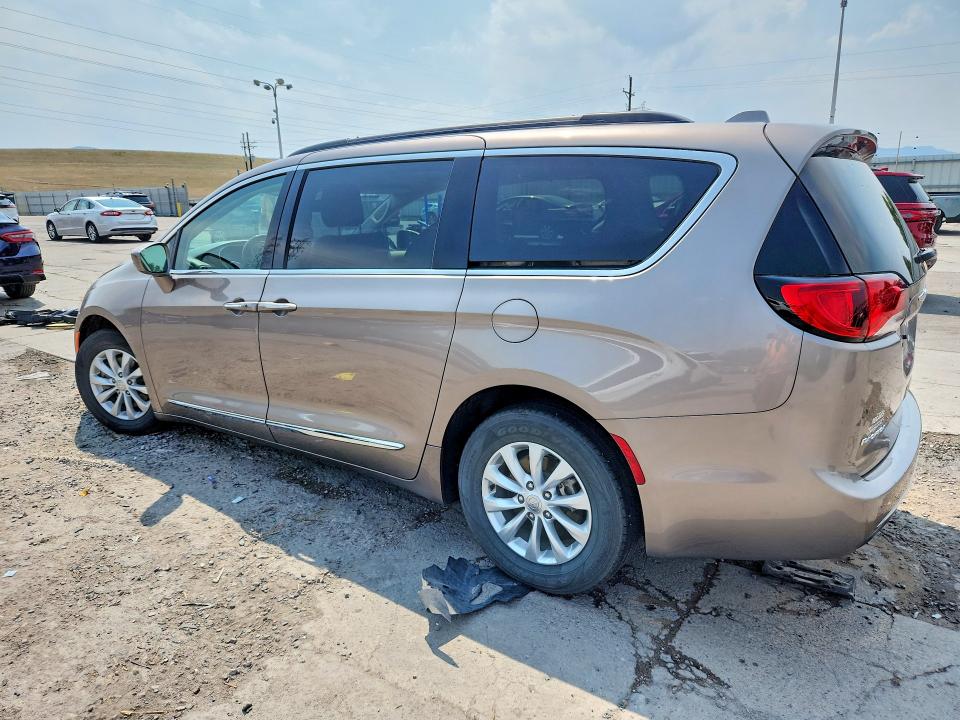 58132716 :رقم المزاد ، 2C4RC1BG4HR660042 vin ، 2017 Chrysler Pacifica مزاد بيع