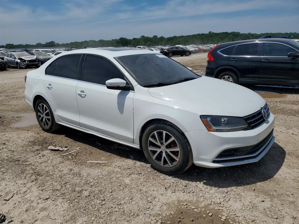 55723986 :رقم المزاد ، 3VWDB7AJ3JM260142 vin ، 2018 Volkswagen Jetta مزاد بيع