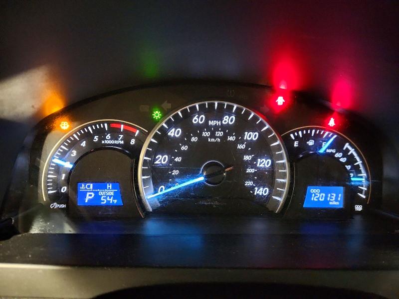 85624745 :رقم المزاد ، 4T1BF1FK5CU563642 vin ، 2012 Toyota Camry مزاد بيع