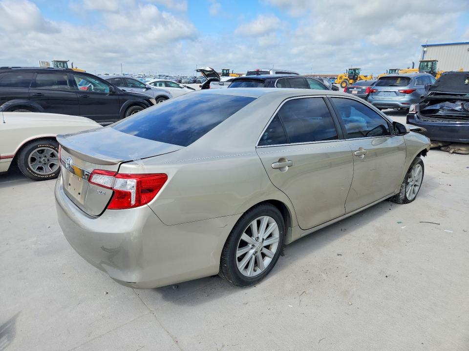 56989746 :رقم المزاد ، 4T4BF1FK0ER374812 vin ، 2014 Toyota Camry مزاد بيع