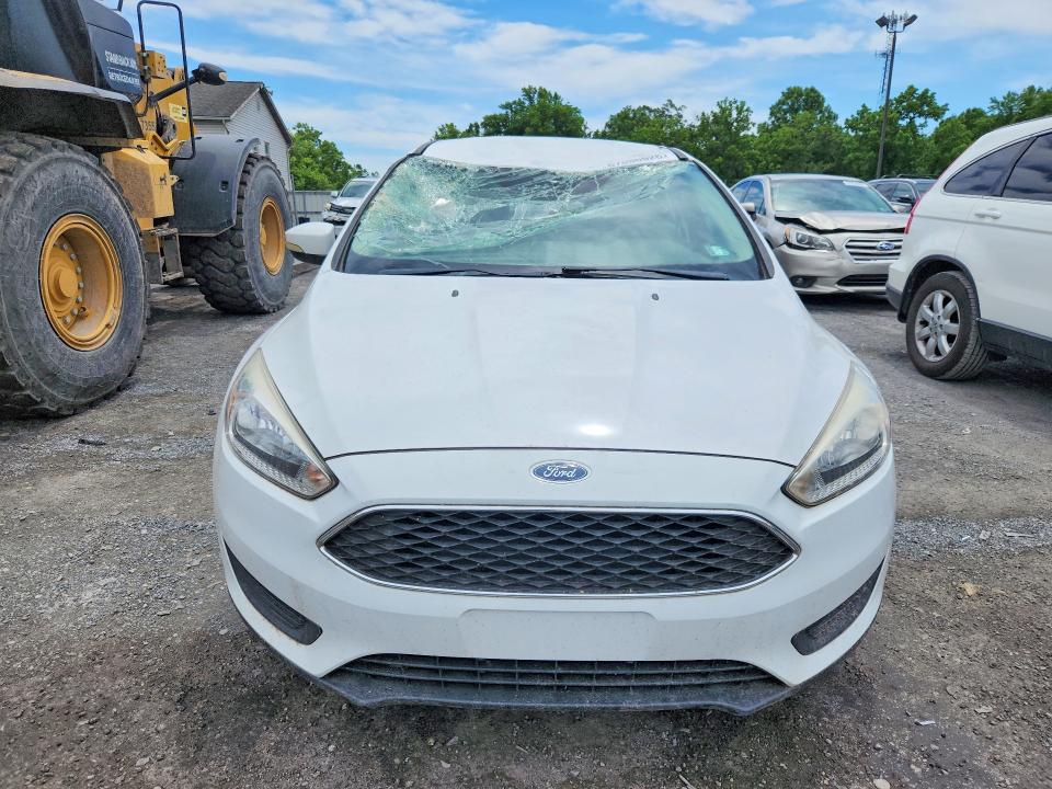 57656526 :رقم المزاد ، 1FADP3F22HL323182 vin ، 2017 Ford Focus مزاد بيع