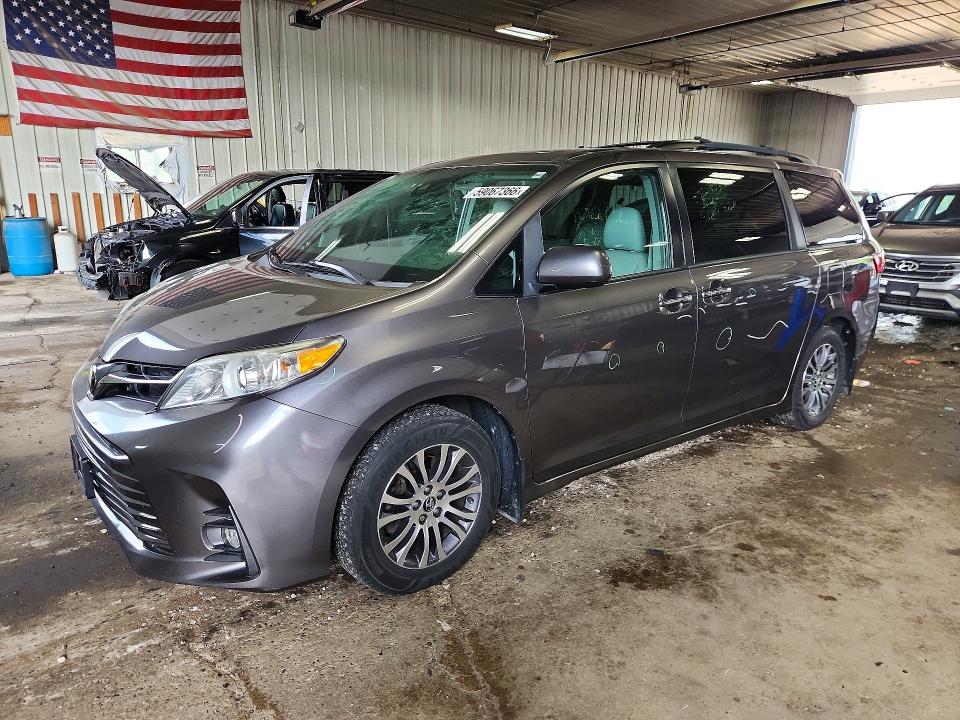 59067366 :رقم المزاد ، 5TDYZ3DC8KS984139 vin ، 2019 Toyota Sienna مزاد بيع