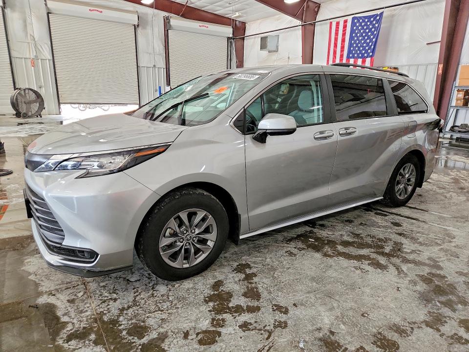 58296686 :رقم المزاد ، 5TDKSKFC6NS069389 vin ، 2022 Toyota Sienna مزاد بيع