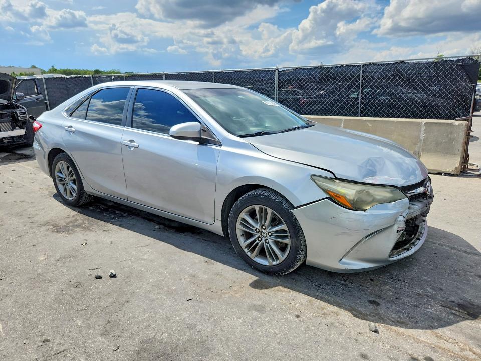 57175806 :رقم المزاد ، 4T1BF1FK3FU895194 vin ، 2015 Toyota Camry مزاد بيع