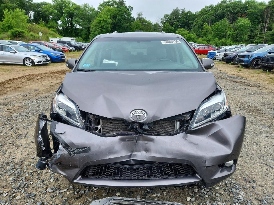 58659456 :رقم المزاد ، 5TDDZ3DC6HS156601 vin ، 2017 Toyota Sienna مزاد بيع