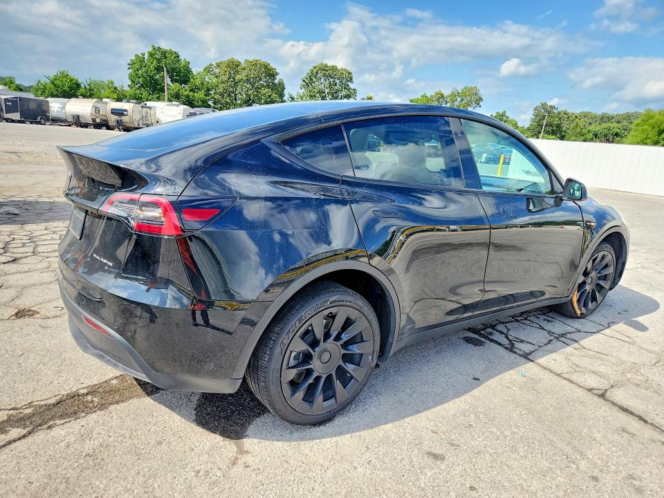 56185046 :رقم المزاد ، 5YJYGDEE6MF088652 vin ، 2021 Tesla Model Y مزاد بيع