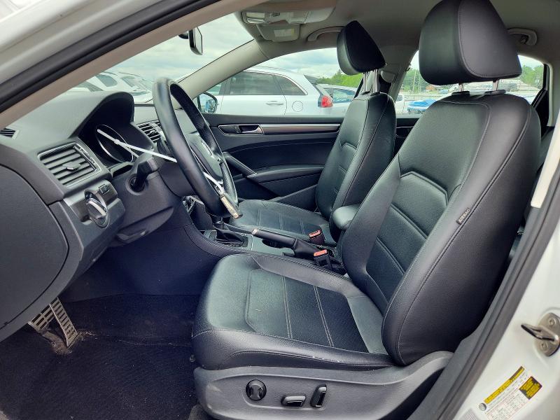 54399496 :رقم المزاد ، 1VWDT7A31HC020307 vin ، 2017 Volkswagen Passat مزاد بيع