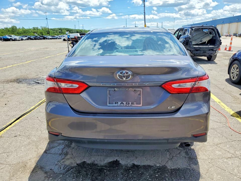 2018 Toyota Camry მანქანა იყიდება აუქციონზე, vin: 4T1B11HK1JU104293, აუქციონის ნომერი: 57718316