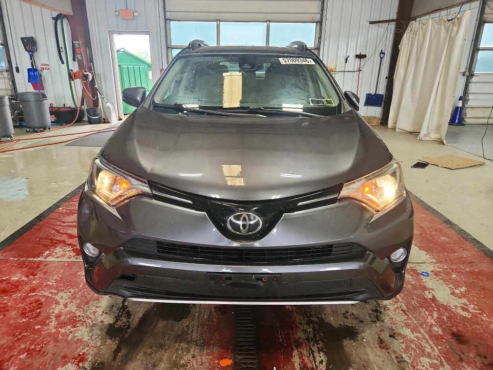 57009346 :رقم المزاد ، JTMRFREV3JJ741107 vin ، 2018 Toyota Rav4 مزاد بيع