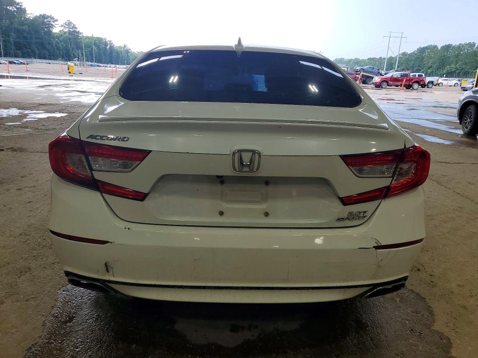 55629436 :رقم المزاد ، 1HGCV2F33JA050853 vin ، 2018 Honda Accord مزاد بيع