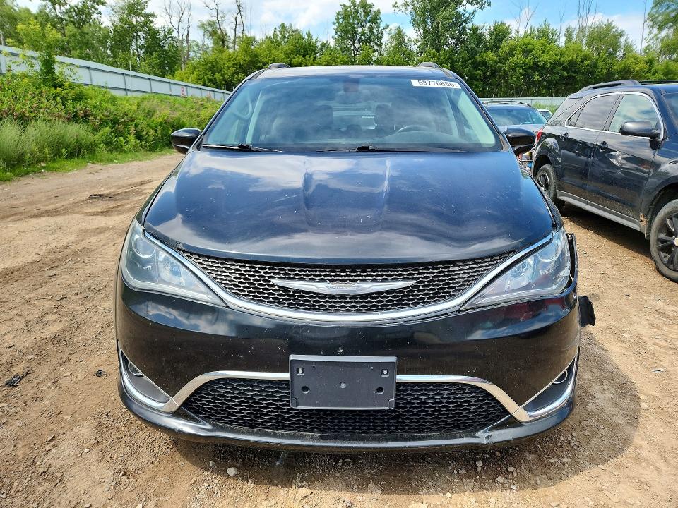 58776866 :رقم المزاد ، 2C4RC1BG8HR523878 vin ، 2017 Chrysler Pacifica مزاد بيع