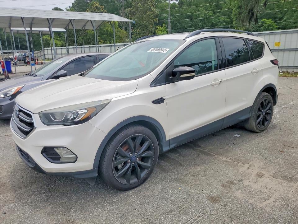 2017 Ford Escape მანქანა იყიდება აუქციონზე, vin: 1FMCU0J90HUF01372, აუქციონის ნომერი: 56456846
