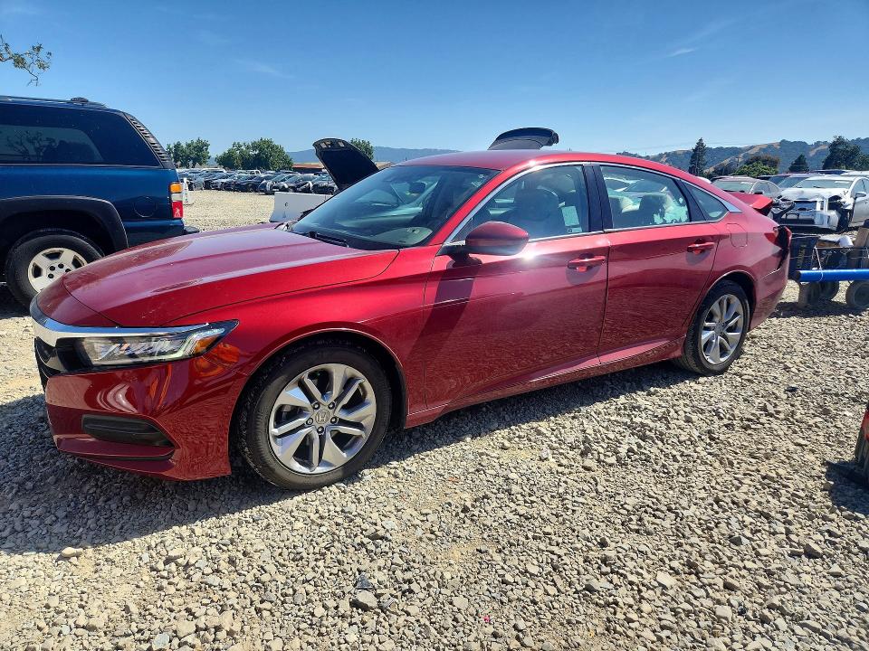55923386 :رقم المزاد ، 1HGCV1F18JA072145 vin ، 2018 Honda Accord مزاد بيع