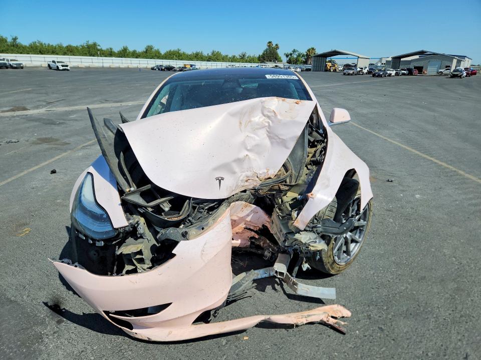 58951306 :رقم المزاد ، 5YJ3E1EAXJF158631 vin ، 2018 Tesla Model 3 مزاد بيع