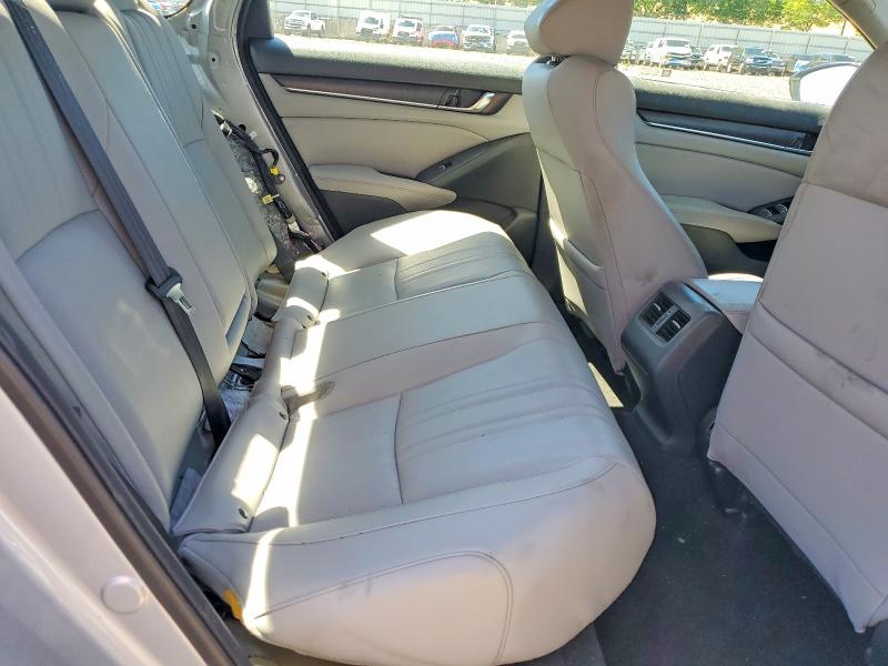 56806176 :رقم المزاد ، 1HGCV2F51JA014449 vin ، 2018 Honda Accord مزاد بيع