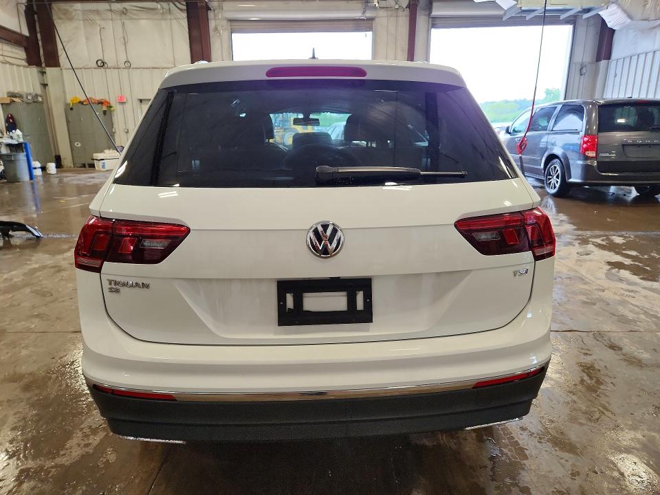Продажа на аукционе авто 2018 Volkswagen Tiguan, vin: 3VV3B7AX2JM005518, номер лота: 55835906