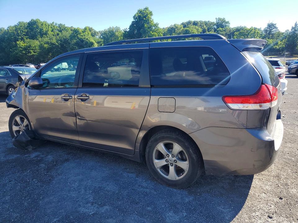 2011 Toyota Sienna მანქანა იყიდება აუქციონზე, vin: 5TDKK3DC3BS106810, აუქციონის ნომერი: 57032186