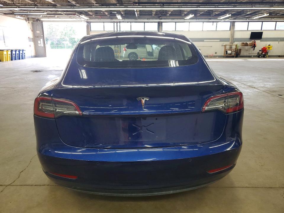 56090916 :رقم المزاد ، 5YJ3E1EA0JF008155 vin ، 2018 Tesla Model 3 مزاد بيع