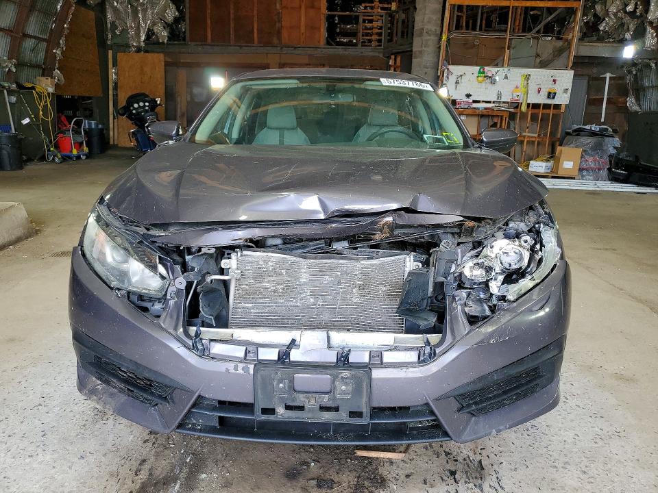 57537786 :رقم المزاد ، 19XFC2F52JE200855 vin ، 2018 Honda Civic مزاد بيع