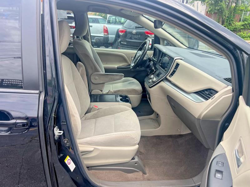 58391086 :رقم المزاد ، 5TDKZ3DC7JS903233 vin ، 2018 Toyota Sienna مزاد بيع