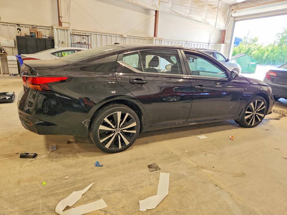 55646366 :رقم المزاد ، 1N4BL4CW1MN376972 vin ، 2021 Nissan Altima مزاد بيع