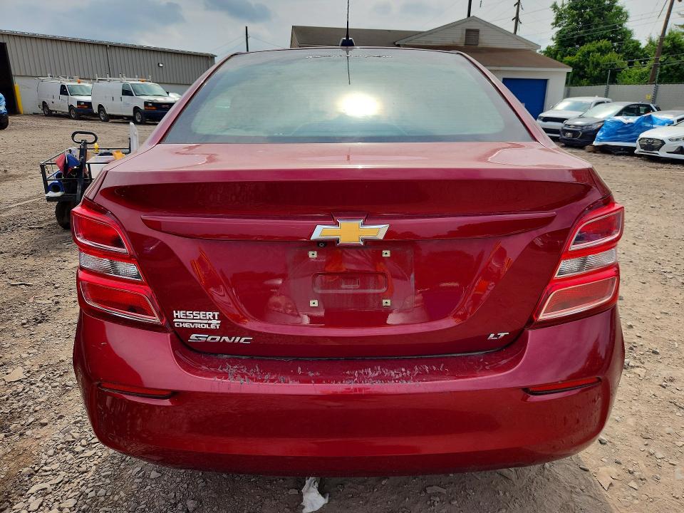 56351656 :رقم المزاد ، 1G1JD5SG1J4134342 vin ، 2018 Chevrolet Sonic مزاد بيع