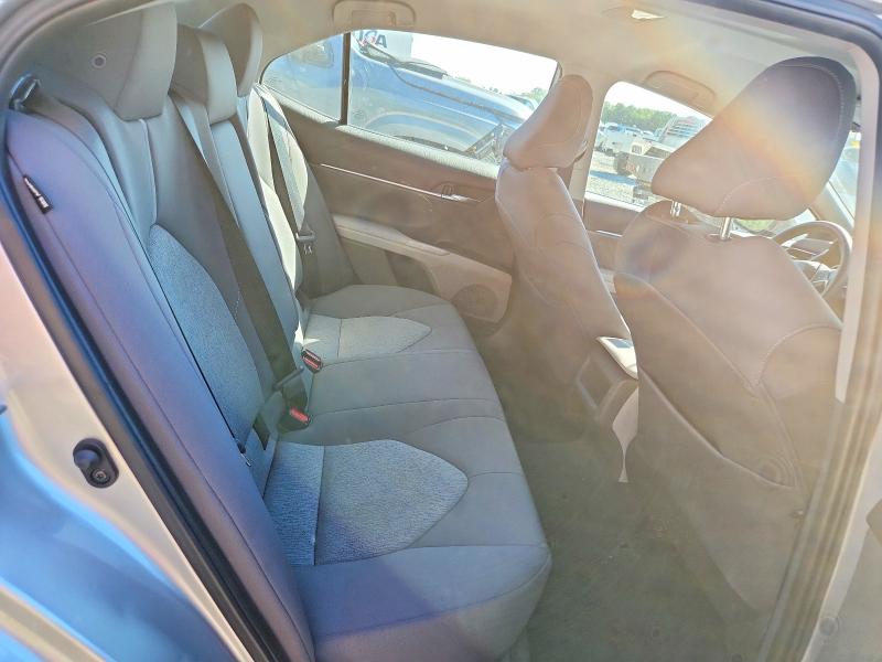 54461906 :رقم المزاد ، 4T1C11AK7NU676229 vin ، 2022 Toyota Camry مزاد بيع