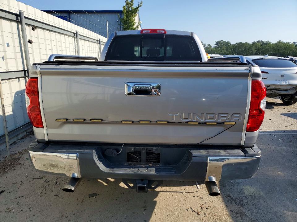 56869936 :رقم المزاد ، 5TFRM5F15JX129773 vin ، 2018 Toyota Tundra مزاد بيع