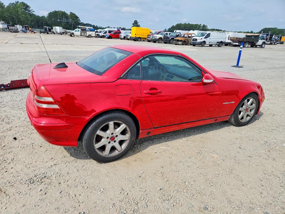 56351446 :رقم المزاد ، WDBKK49F61F187467 vin ، 2001 Mercedes-benz Slk مزاد بيع