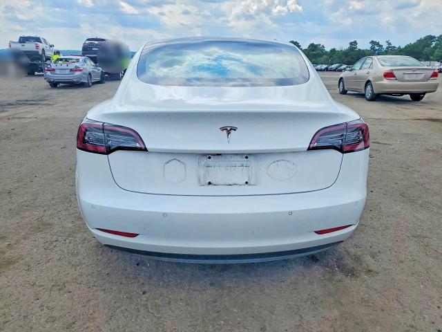 58806506 :رقم المزاد ، 5YJ3E1EA0JF108756 vin ، 2018 Tesla Model 3 مزاد بيع