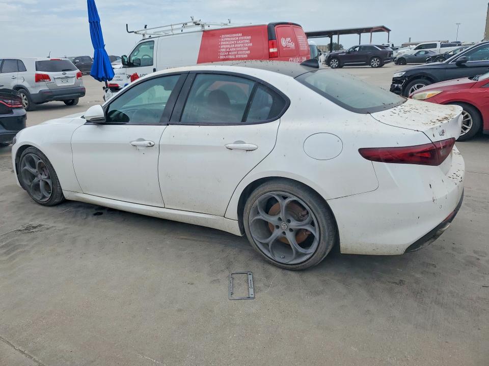 58334596 :رقم المزاد ، ZARFAECN2H7552183 vin ، 2017 Alfa Romeo Giulia مزاد بيع