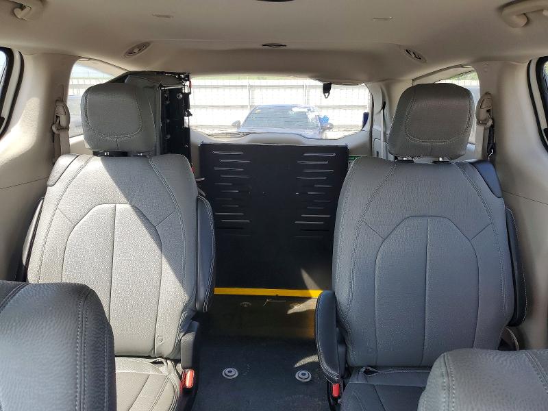 55945706 :رقم المزاد ، 2C4RC1CG1NR103731 vin ، 2022 Chrysler Voyager مزاد بيع