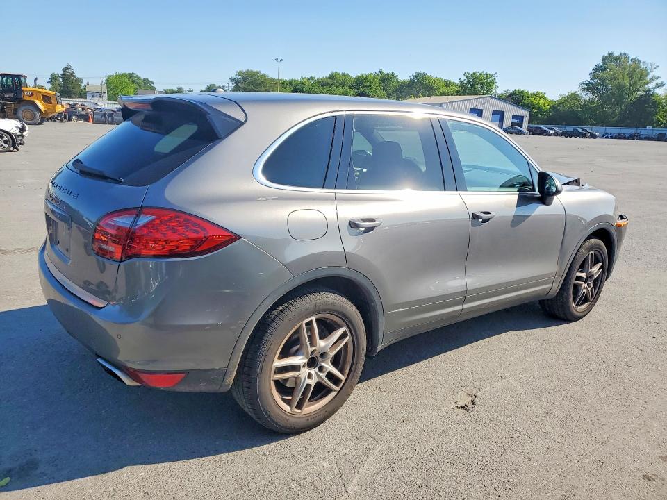 55402306 :رقم المزاد ، WP1AB2A25BLA51066 vin ، 2011 Porsche Cayenne مزاد بيع
