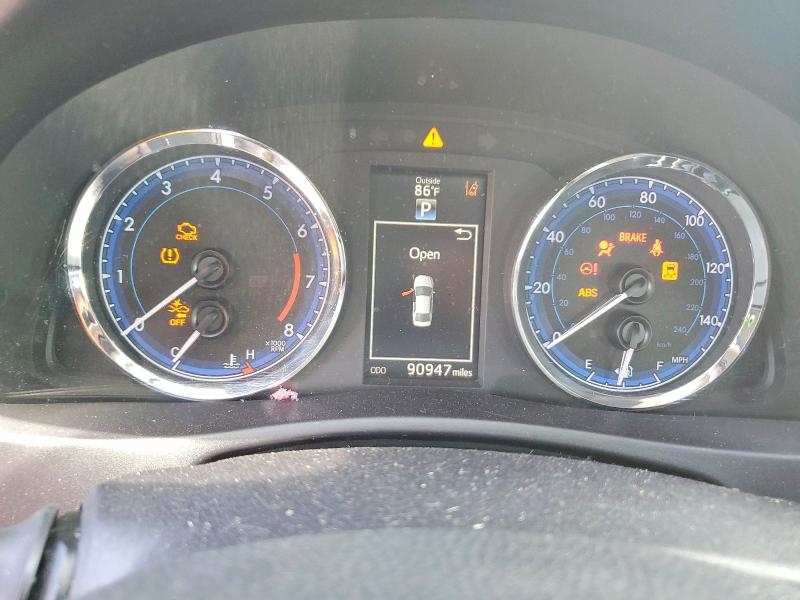 Продаж на аукціоні авто 2018 Toyota Corolla, vin: 5YFBURHE1JP749270, номер лоту: 55847016