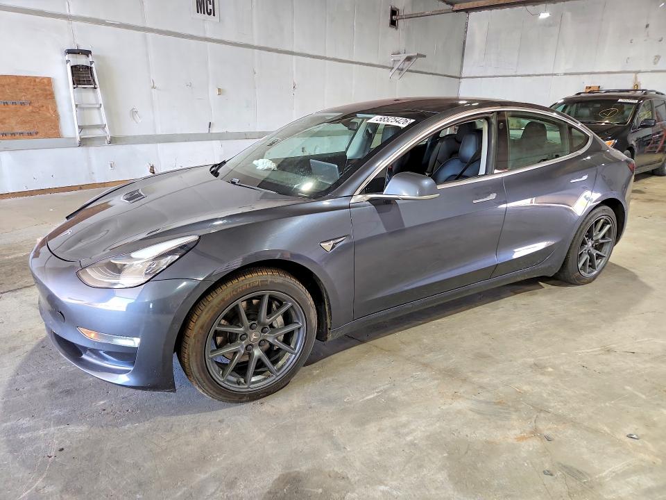 58525426 :رقم المزاد ، 5YJ3E1EA6JF005115 vin ، 2018 Tesla Model 3 مزاد بيع