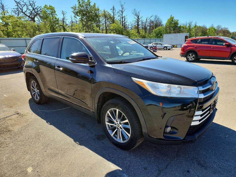 Продажа на аукционе авто 2019 Toyota Highlander, vin: 5TDJZRFHXKS566632, номер лота: 55926896