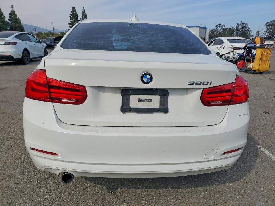 2018 Bmw 320 მანქანა იყიდება აუქციონზე, vin: WBA8A9C5XJAD27917, აუქციონის ნომერი: 56644816