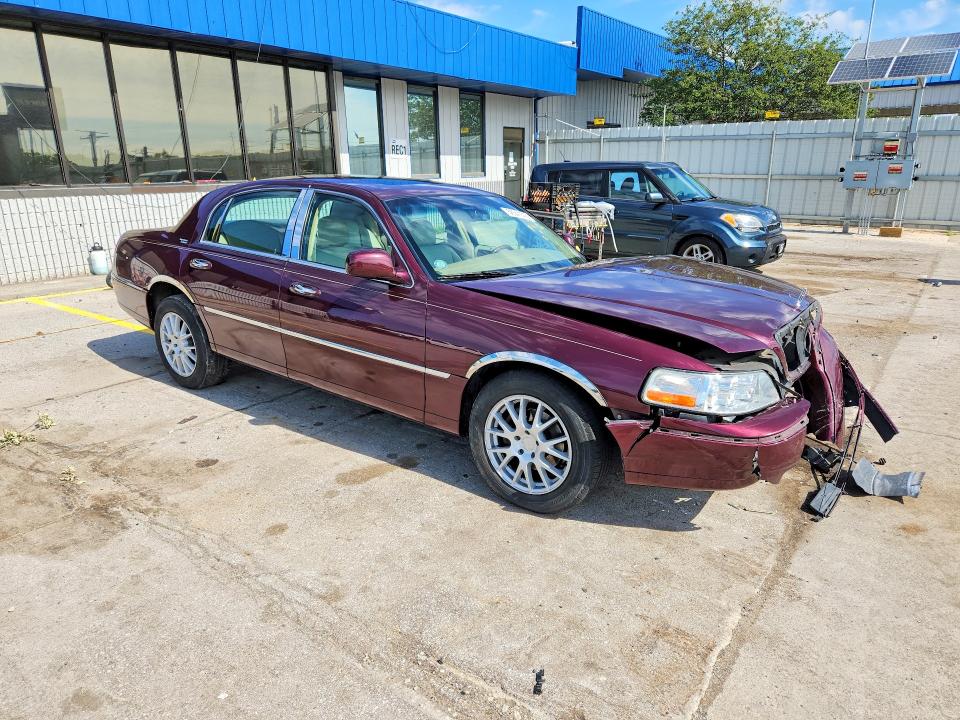 58541516 :رقم المزاد ، 1LNHM82V26Y644071 vin ، 2006 Lincoln Town Car مزاد بيع