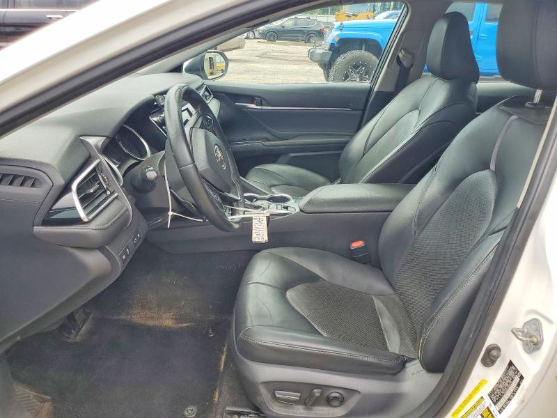 55359756 :رقم المزاد ، 4T1B61HK4JU025153 vin ، 2018 Toyota Camry مزاد بيع