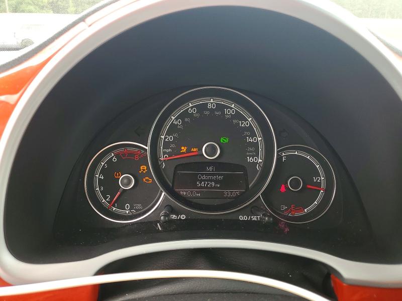 58645026 :رقم المزاد ، 3VW517AT2HM823149 vin ، 2017 Volkswagen Beetle مزاد بيع