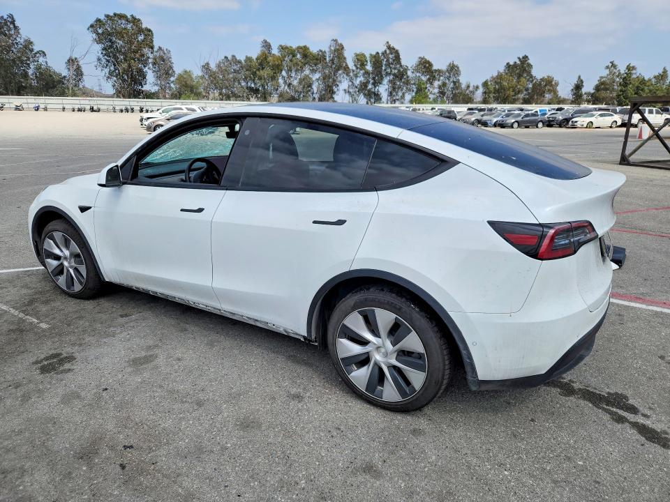 Auction sale of the 2022 Tesla Model Y, vin: 7SAYGDEE8NF327641, lot number: 85992505