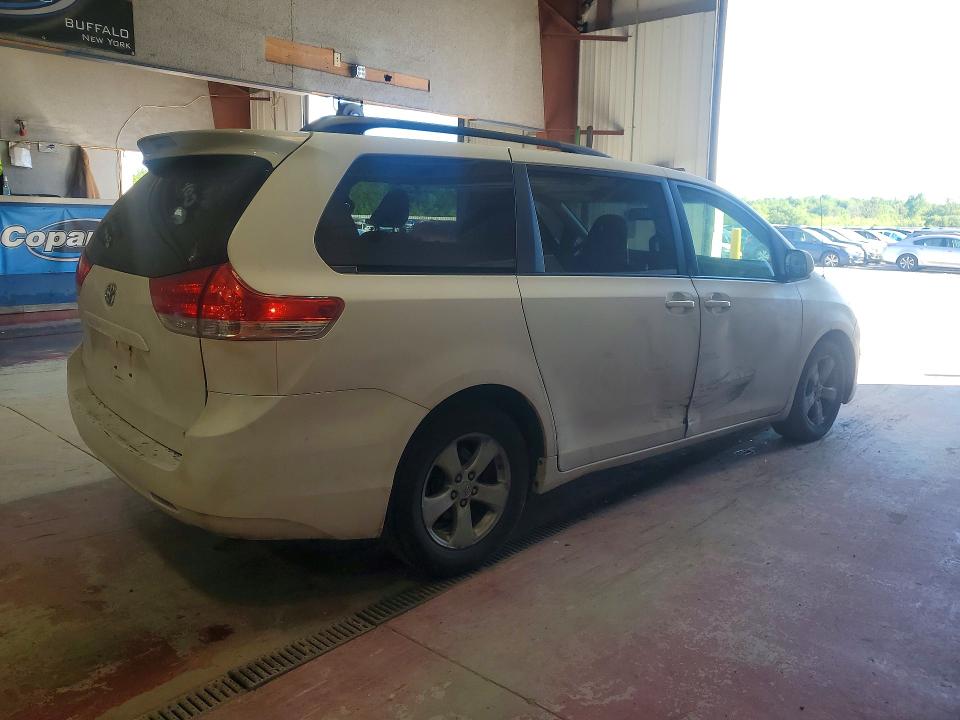 2011 Toyota Sienna მანქანა იყიდება აუქციონზე, vin: 5TDKK3DC4BS103687, აუქციონის ნომერი: 55863396